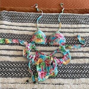Columpio Tropical Floral Bikini Set Ruffle Bottom NEVER WORN.